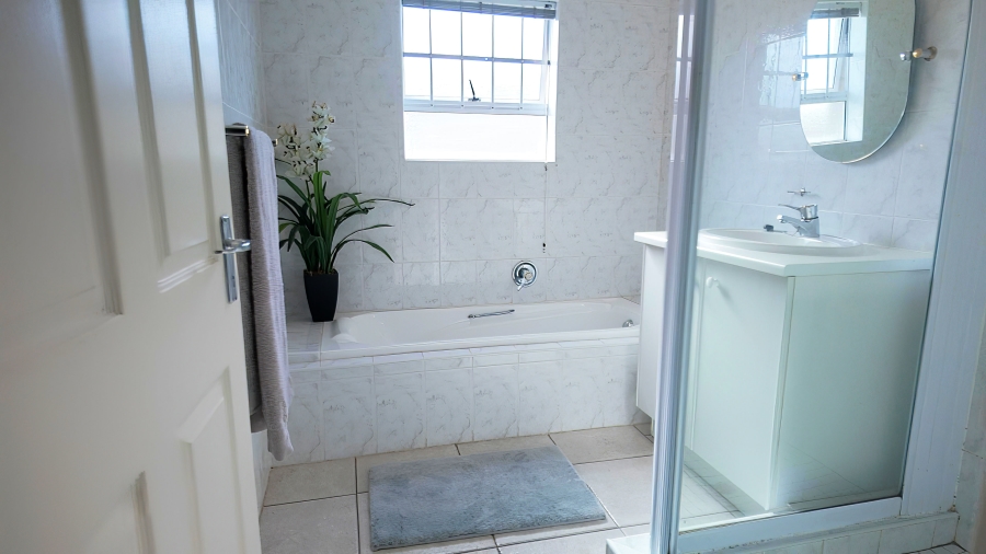 4 Bedroom Property for Sale in Middedorp Western Cape